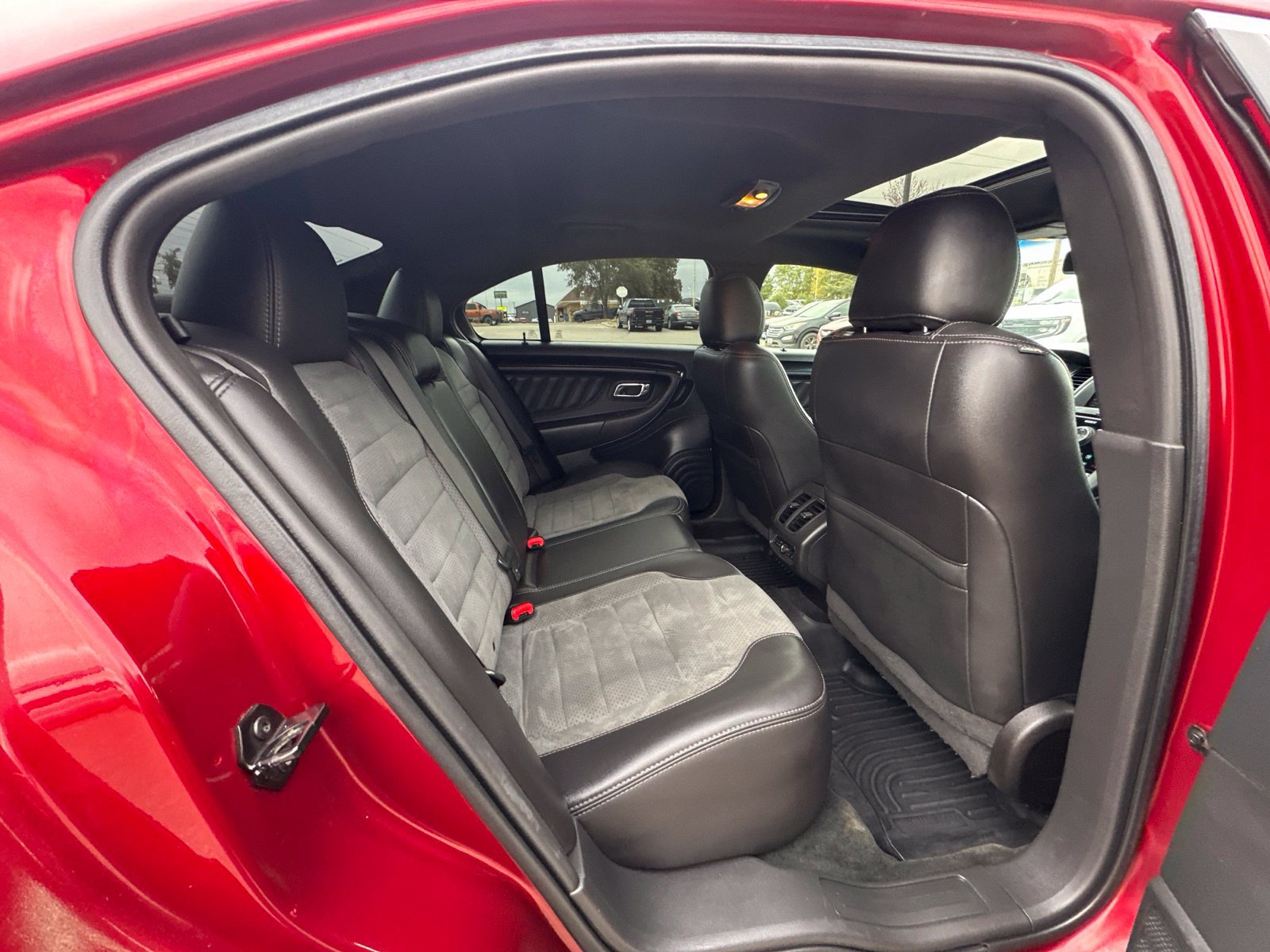 Used 2015 Ford Taurus SHO w/ Equipment Group 401A AWD/4WD image 32