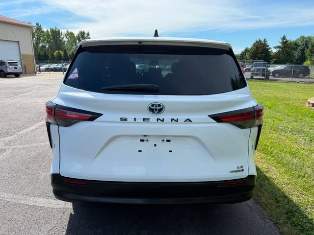 Used 2021 Toyota Sienna LE FWD image 2