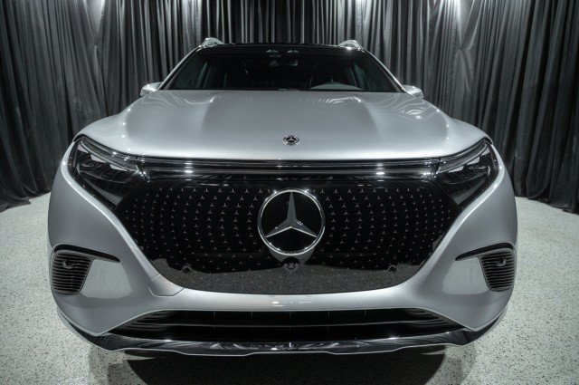 New 2026 Mercedes-Benz EQS 400 4MATIC SUV image 2