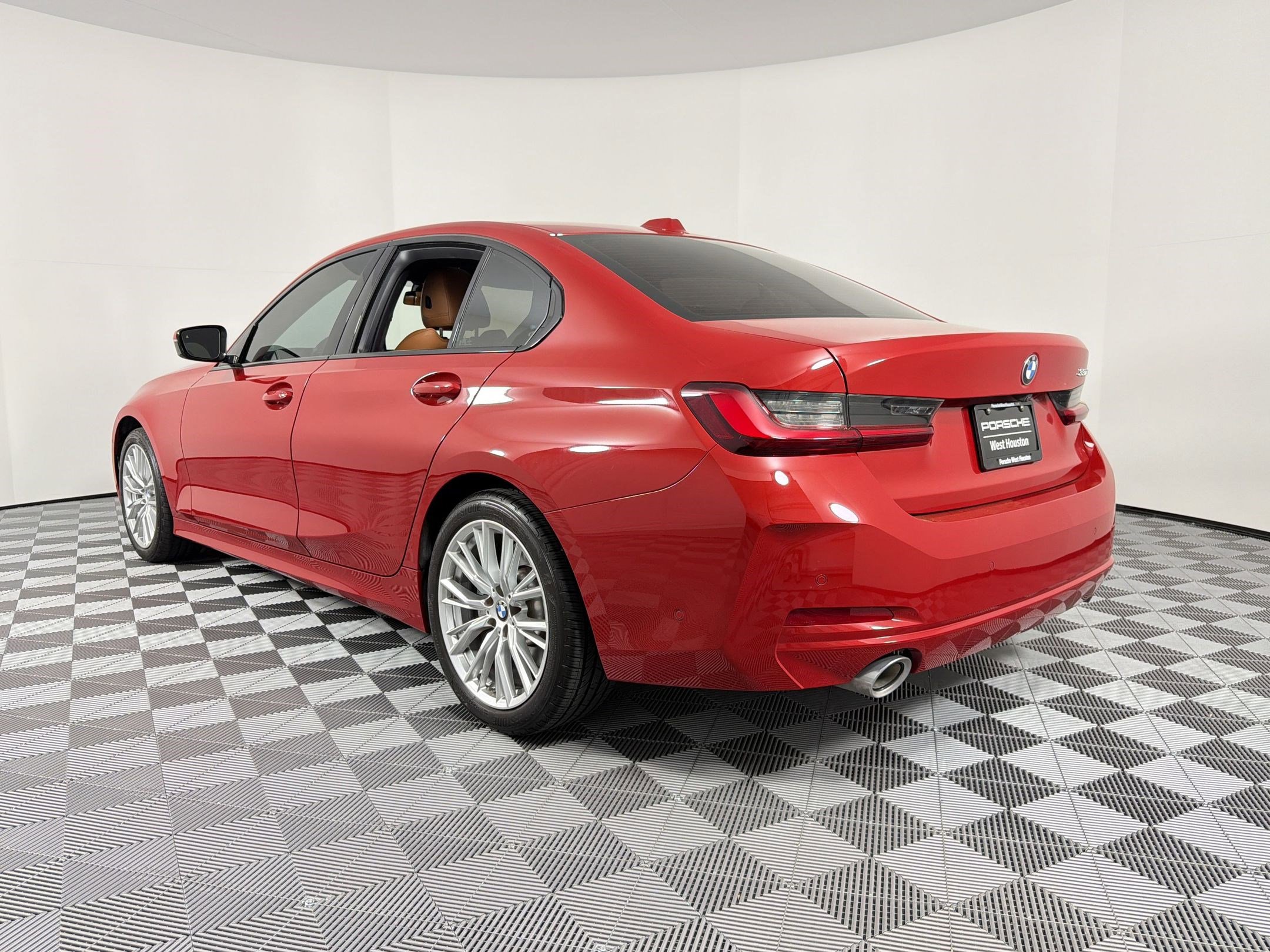 Used 2023 BMW 330i Sedan w/ Premium Package image 3