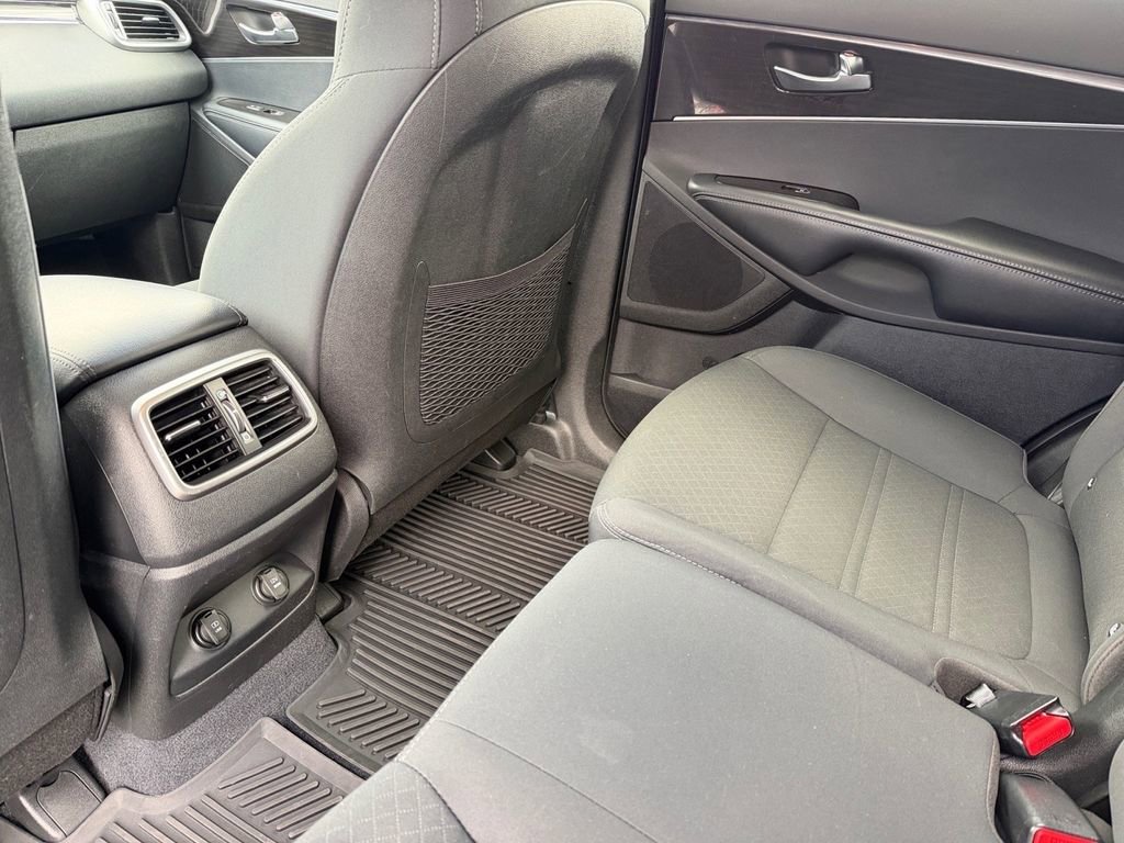 Used 2020 Kia Sorento LX image 14