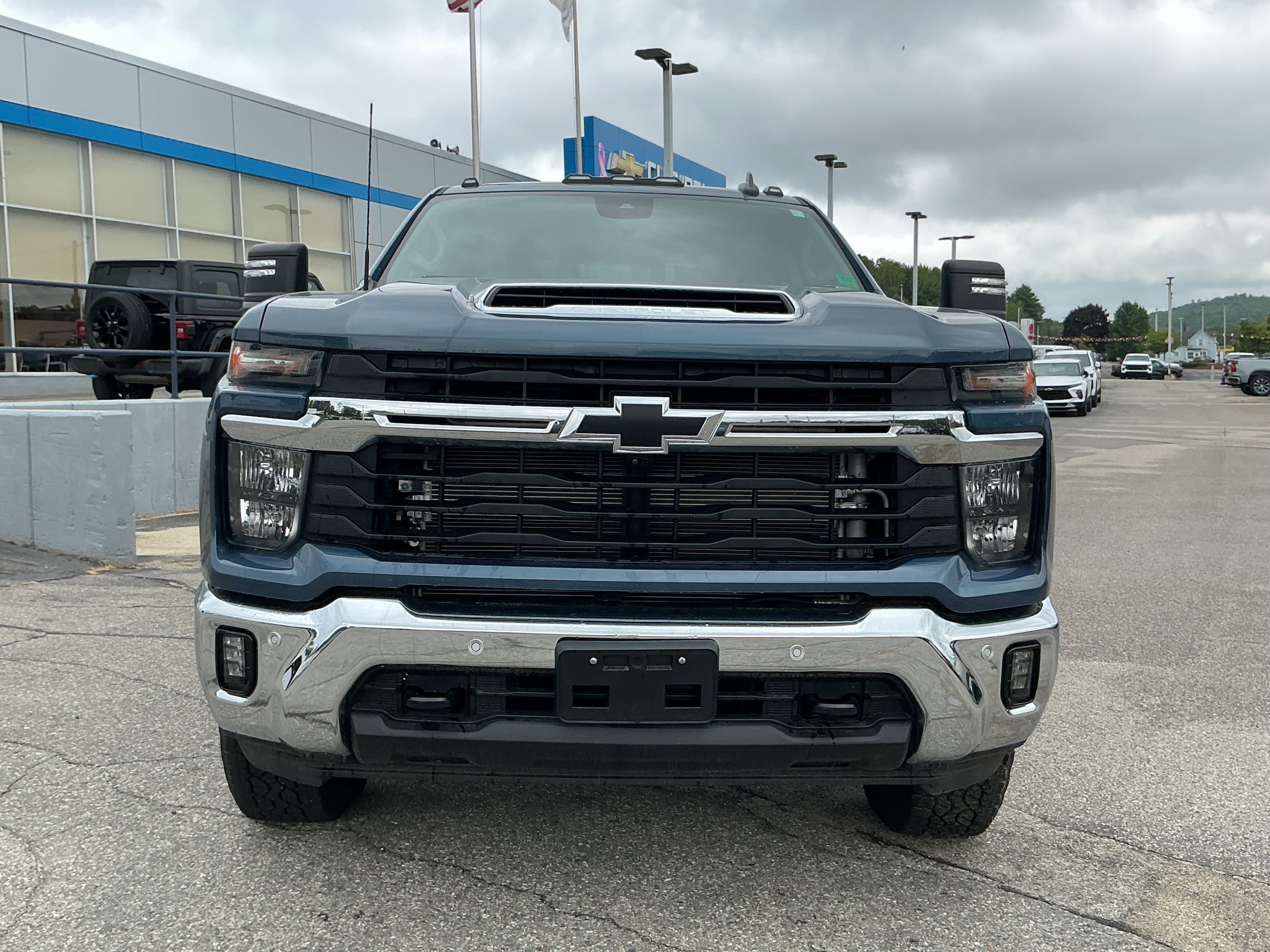 Certified 2025 Chevrolet Silverado 2500 LT w/ Safety Package AWD/4WD image 5