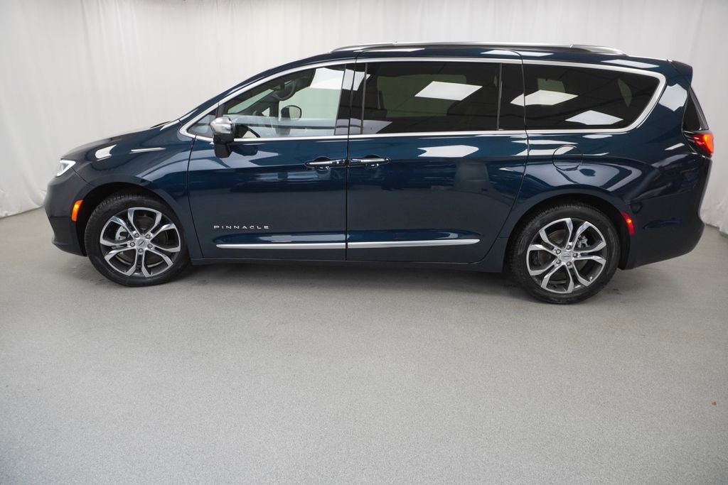 Used 2024 Chrysler Pacifica Pinnacle image 15