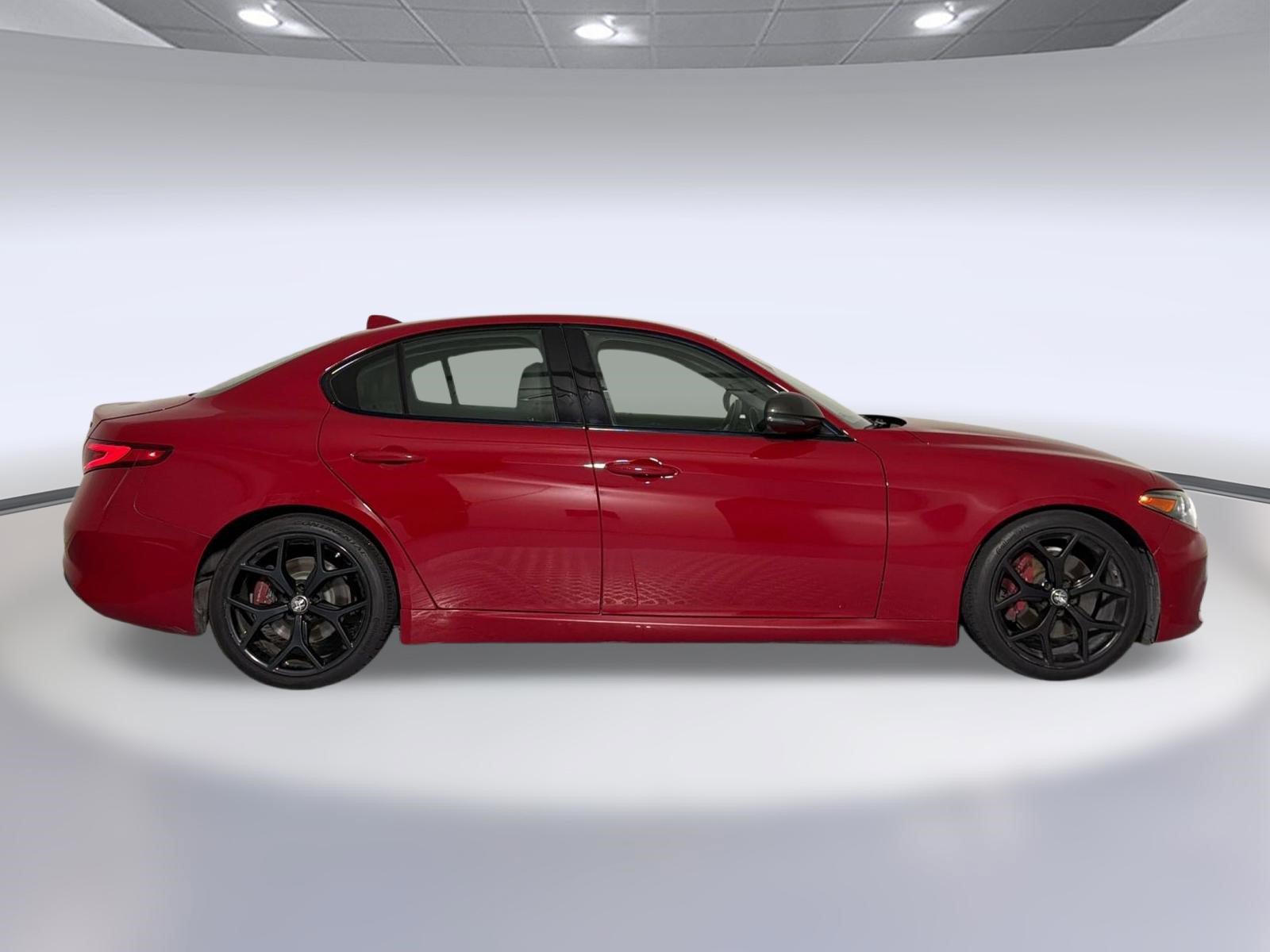 Used 2019 Alfa Romeo Giulia w/ Nero Edizione RWD image 7