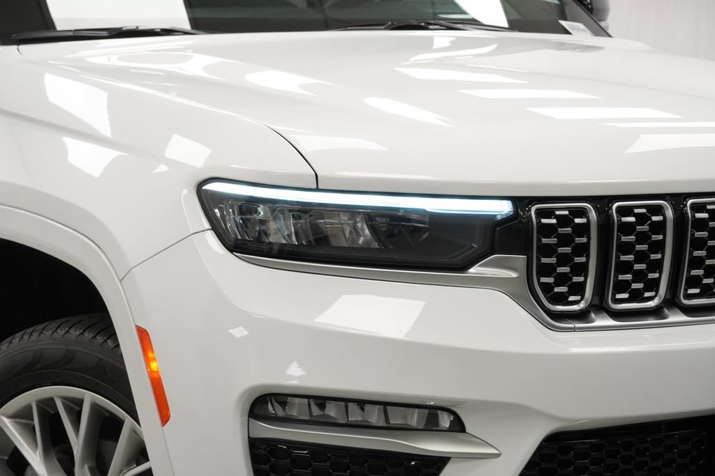 Certified 2022 Jeep Grand Cherokee Summit w/ Adv Protech Group IV AWD/4WD image 5