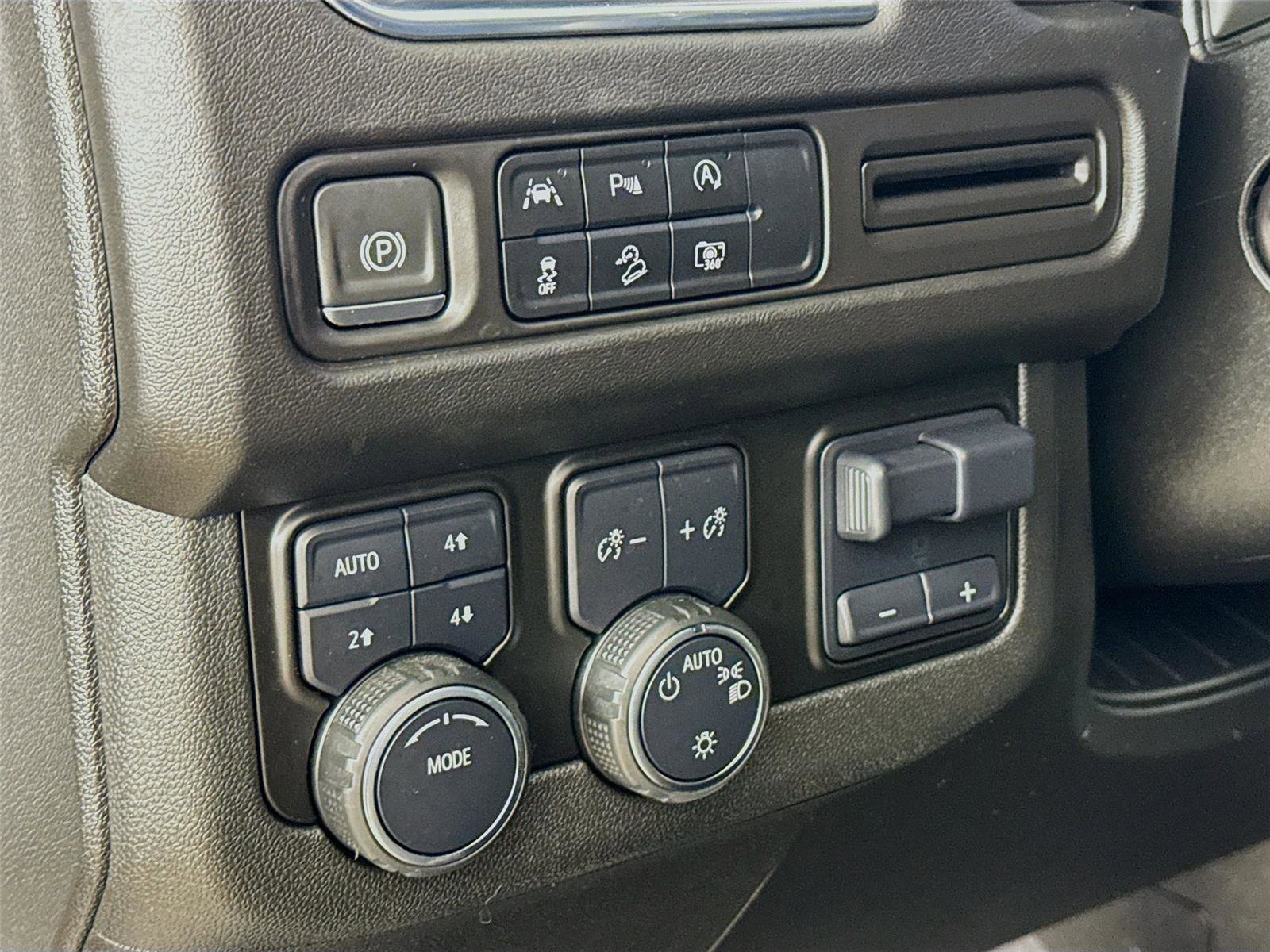 Used 2023 Chevrolet Tahoe Z71 w/ Luxury Package image 11