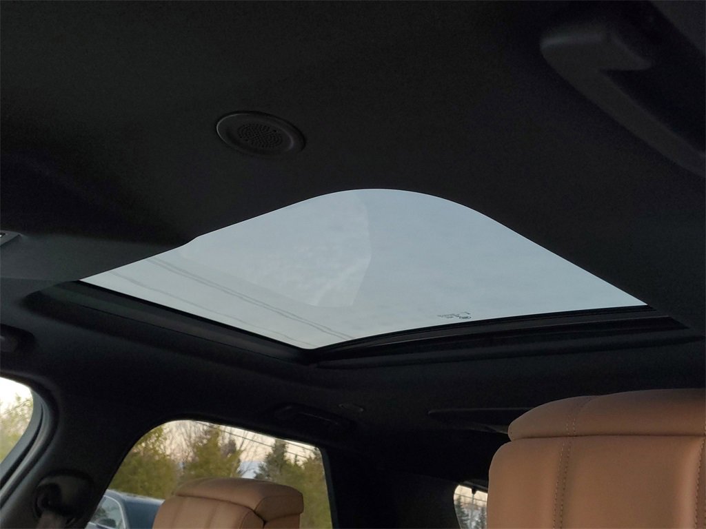 New 2026 Land Rover Discovery Limited Edition image 9