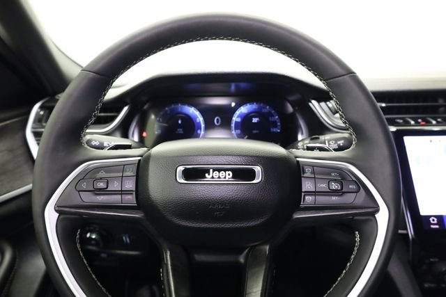 Used 2025 Jeep Grand Cherokee L Limited image 17