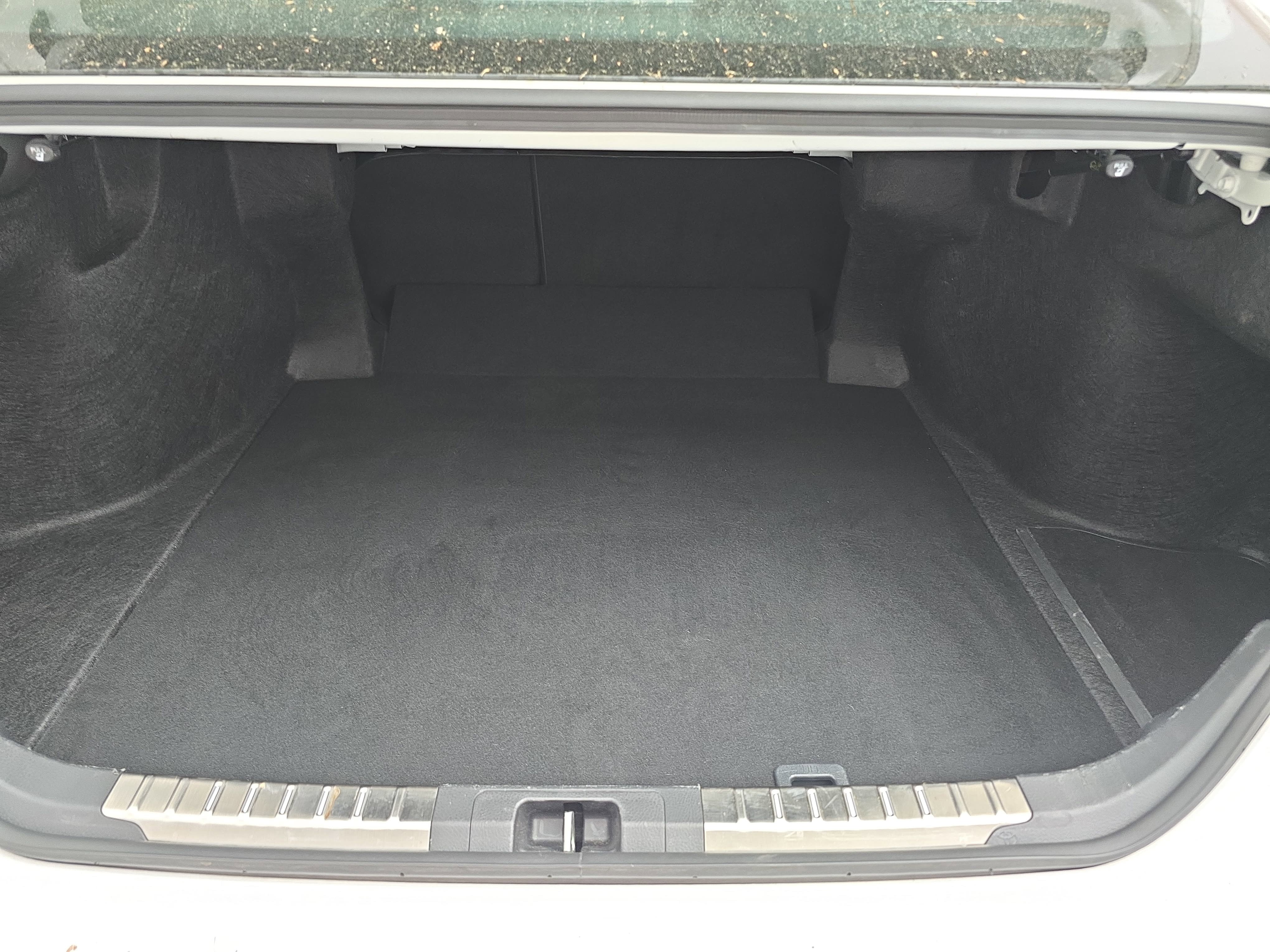Used 2025 Toyota Camry SE w/ Convenience Package FWD image 12
