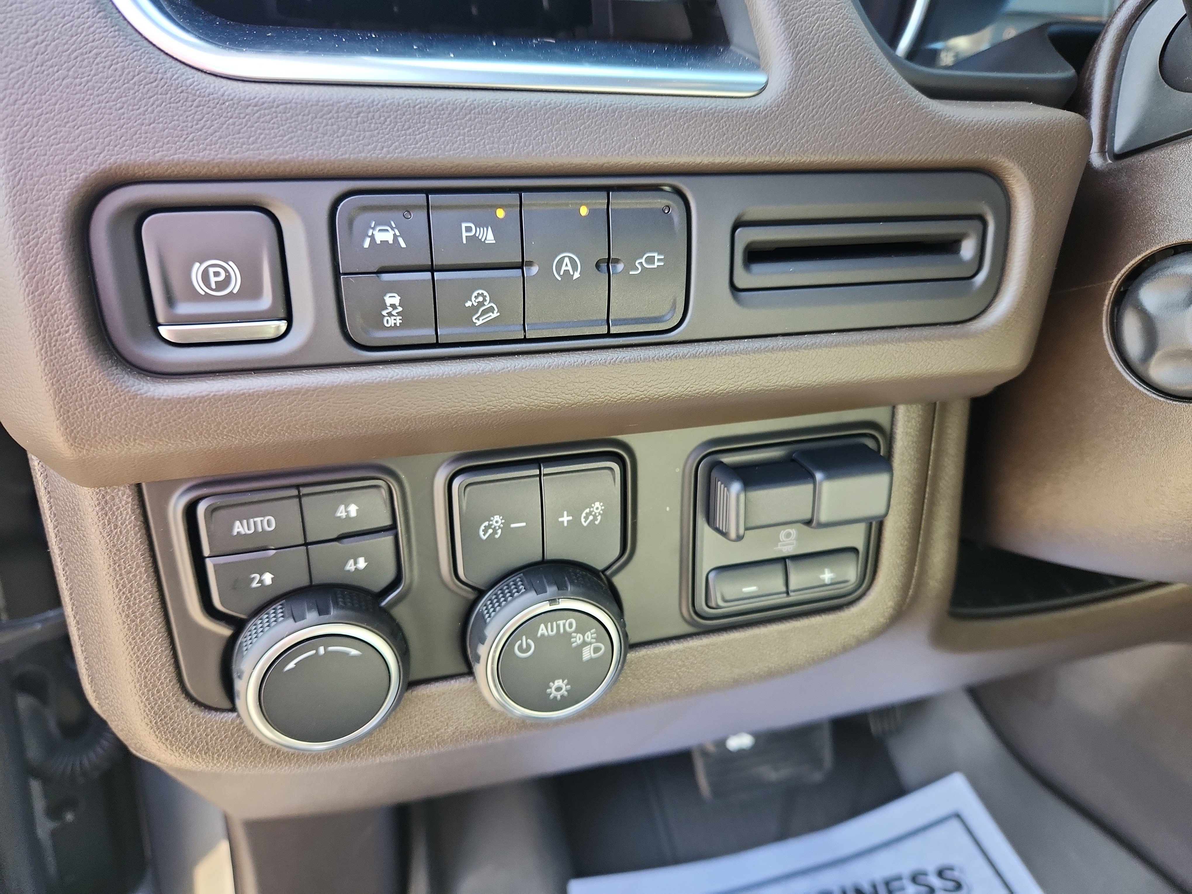 Used 2021 Chevrolet Tahoe Z71 w/ Z71 Signature Package image 27