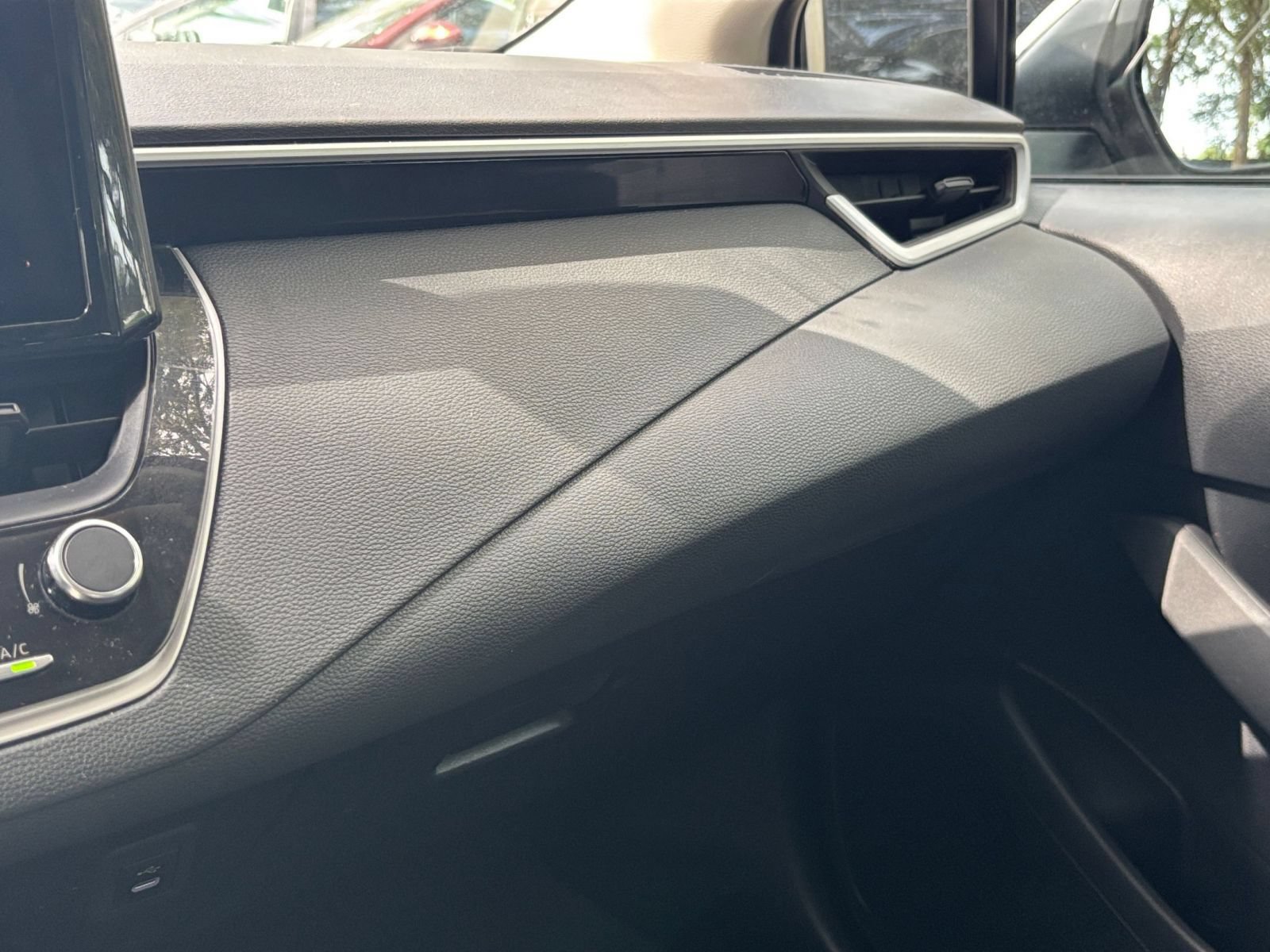 Used 2025 Toyota Corolla LE FWD image 32