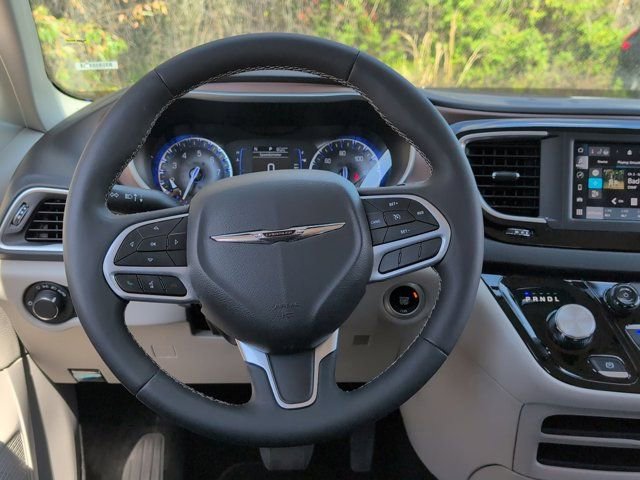 Used 2024 Chrysler Voyager LX image 22