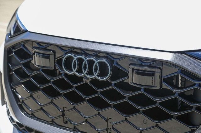 New 2025 Audi RS Q8 performance image 5