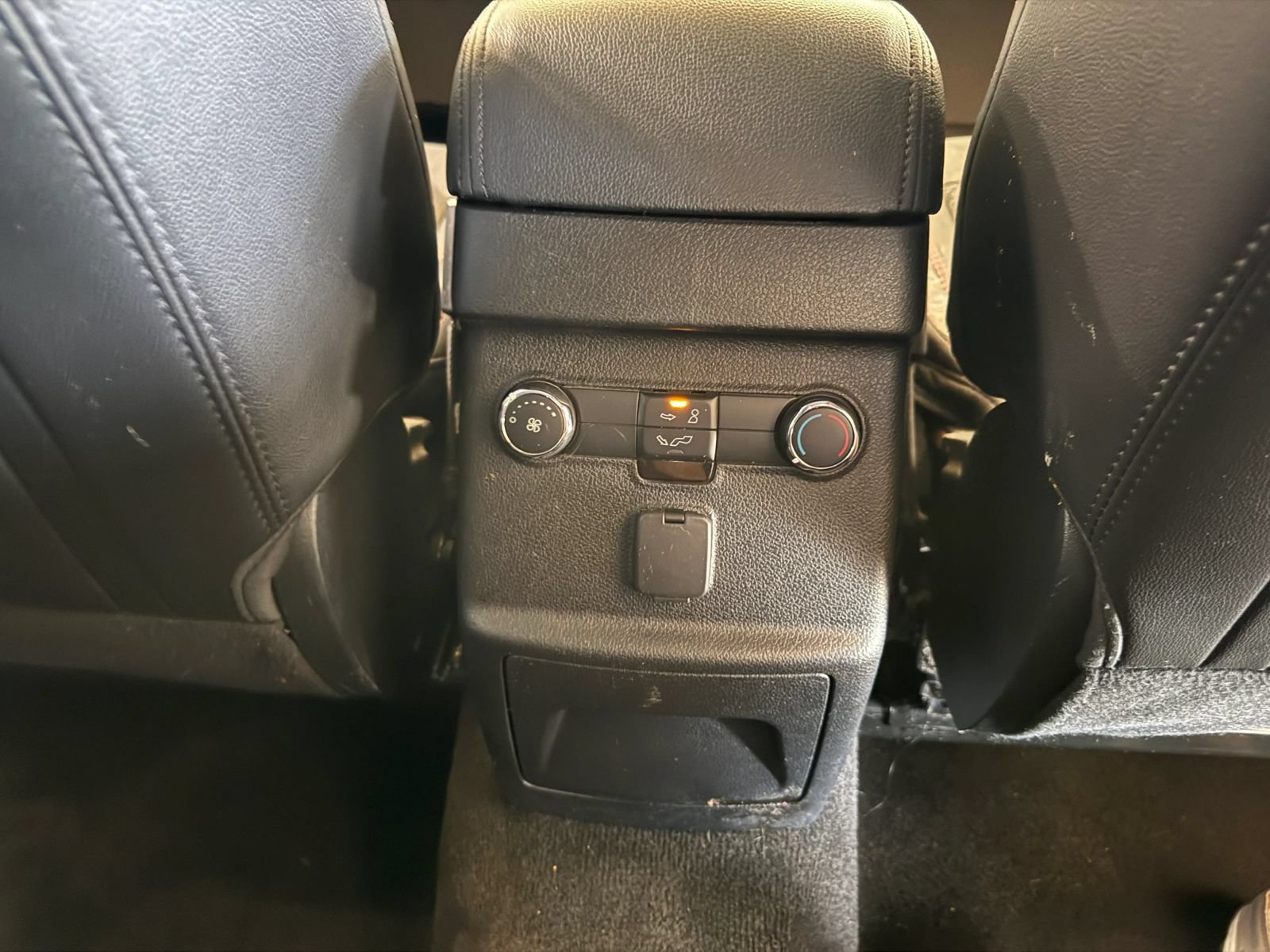 Used 2018 Ford Explorer XLT w/ Equipment Group 202A FWD image 15