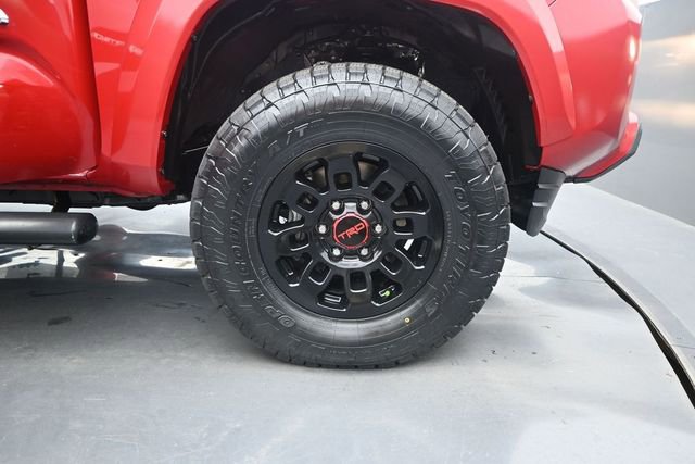 Used 2021 Toyota Tacoma SR5 RWD image 18