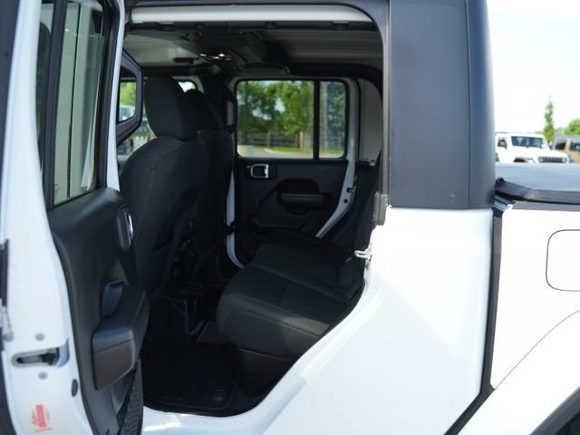 Used 2021 Jeep Gladiator Overland AWD/4WD image 14