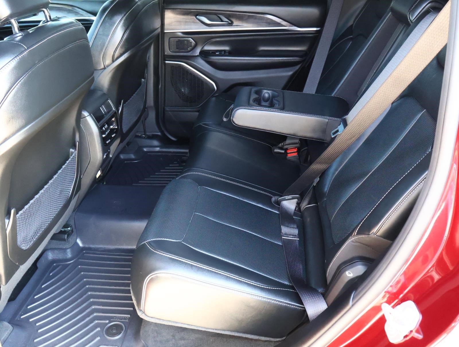 Used 2025 Jeep Grand Cherokee Overland AWD/4WD image 23
