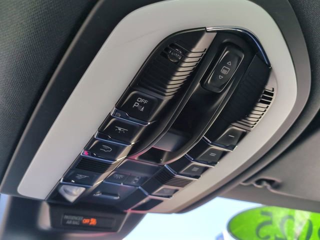Used 2025 Porsche Macan image 23