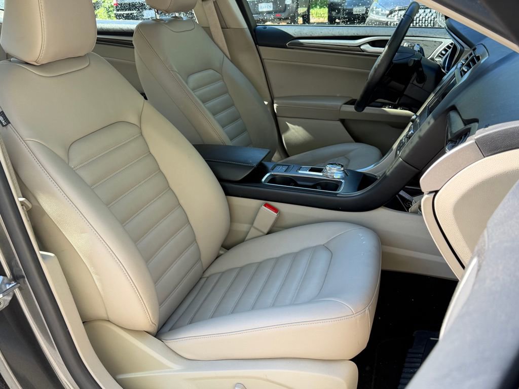Used 2020 Ford Fusion SEL FWD image 20