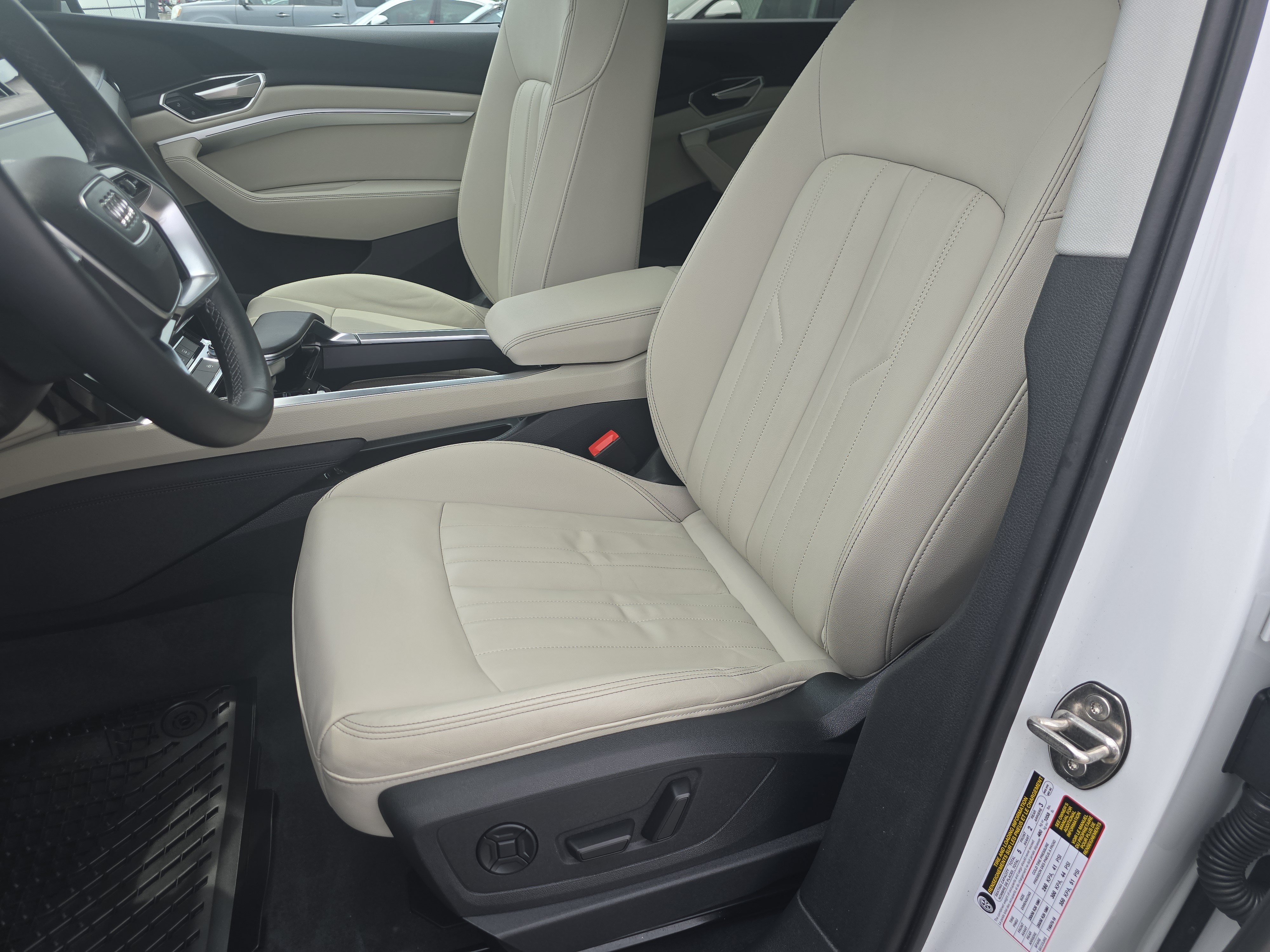 Certified 2024 Audi Q8 e-tron Premium AWD/4WD image 21