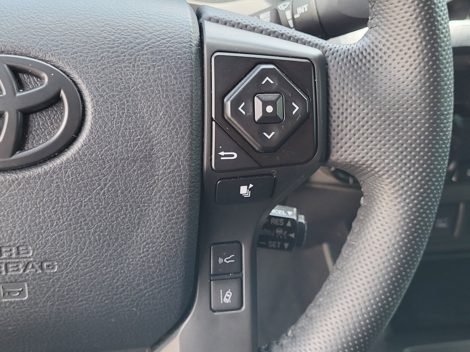 Used 2023 Toyota Tacoma TRD Off-Road image 27