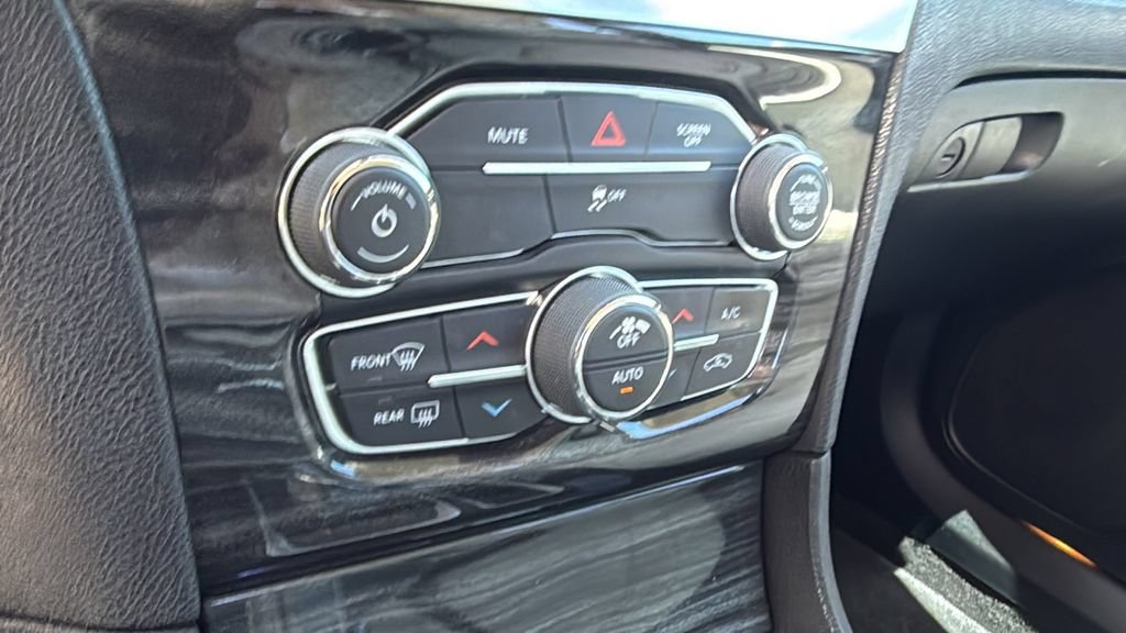 Used 2018 Chrysler 300 Touring L RWD image 35