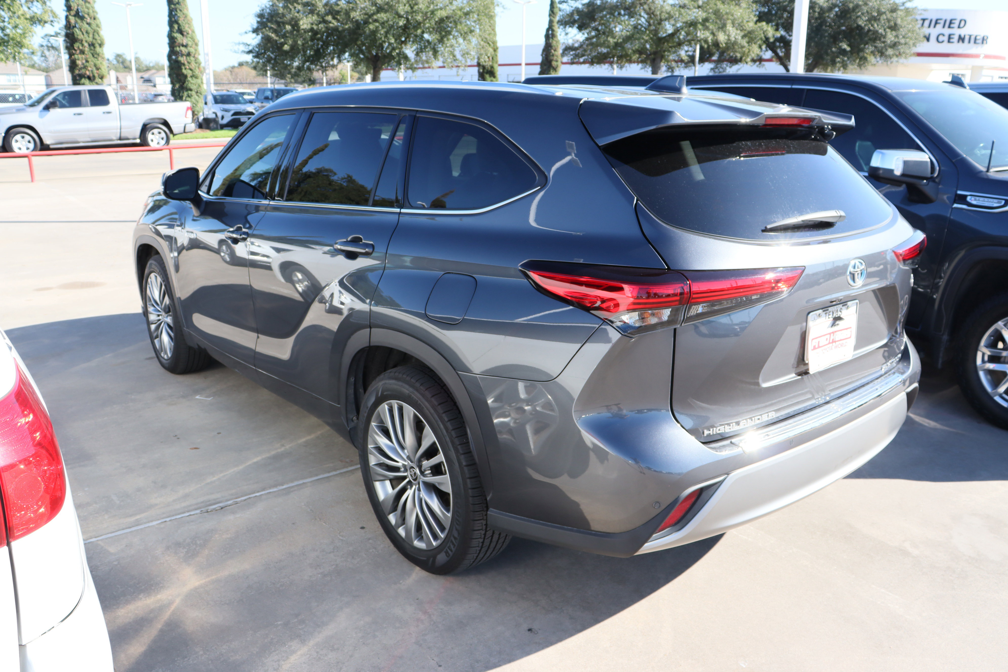 Used 2020 Toyota Highlander Limited Platinum image 8
