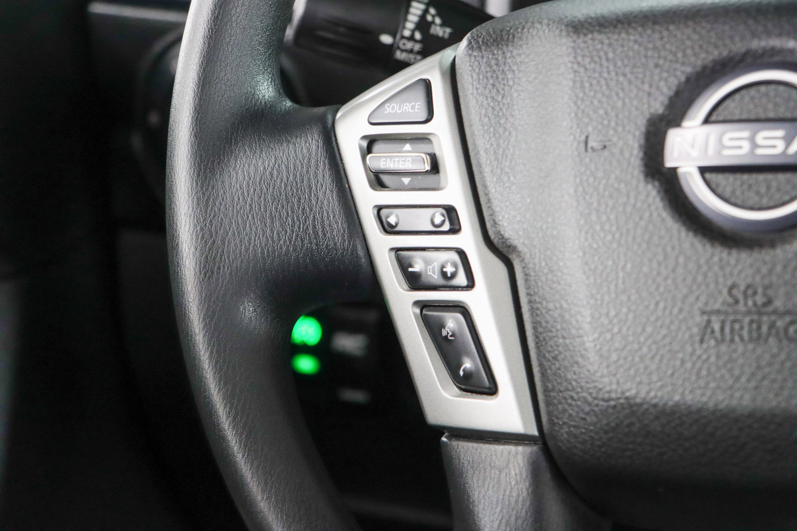 Used 2023 Nissan Titan SV image 14