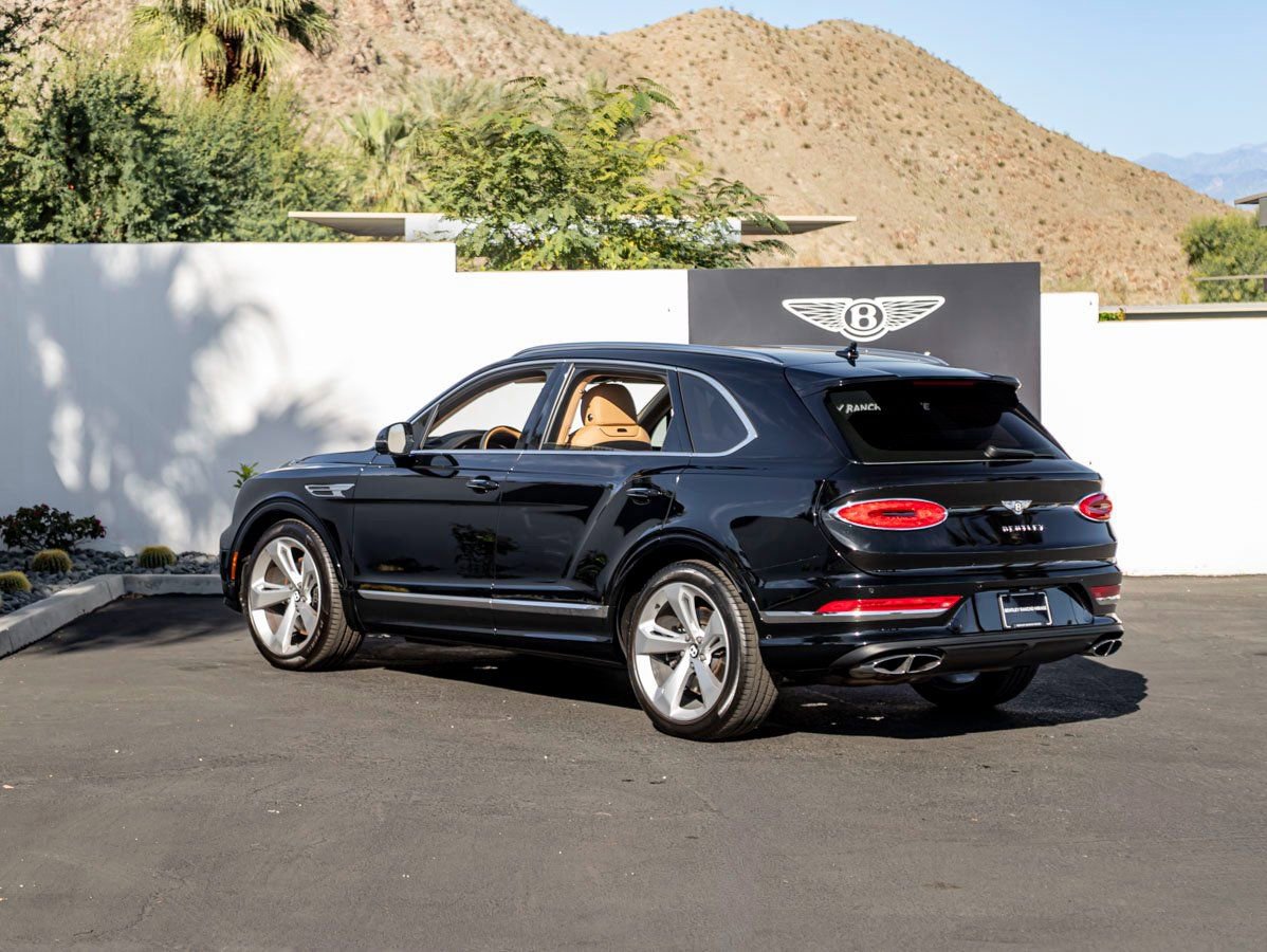 Used 2023 Bentley Bentayga image 3