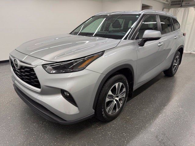Used 2025 Toyota Highlander XLE AWD/4WD image 5