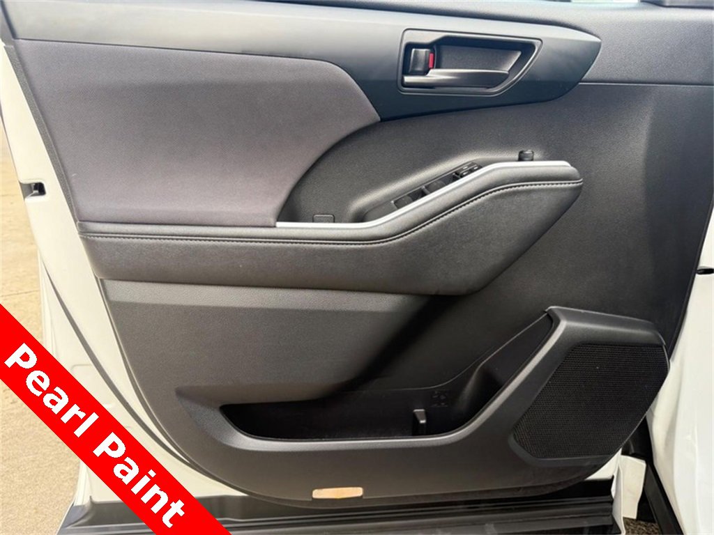 Used 2023 Toyota Highlander L image 20