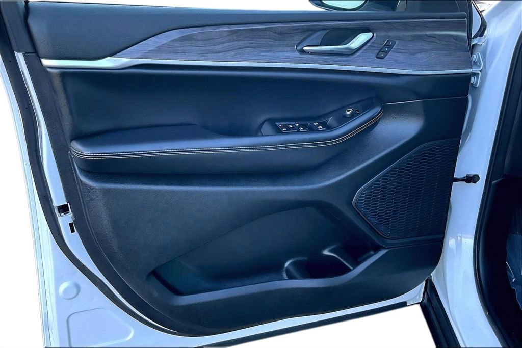 Used 2024 Jeep Grand Cherokee L Limited w/ Luxury Tech Group II AWD/4WD image 19