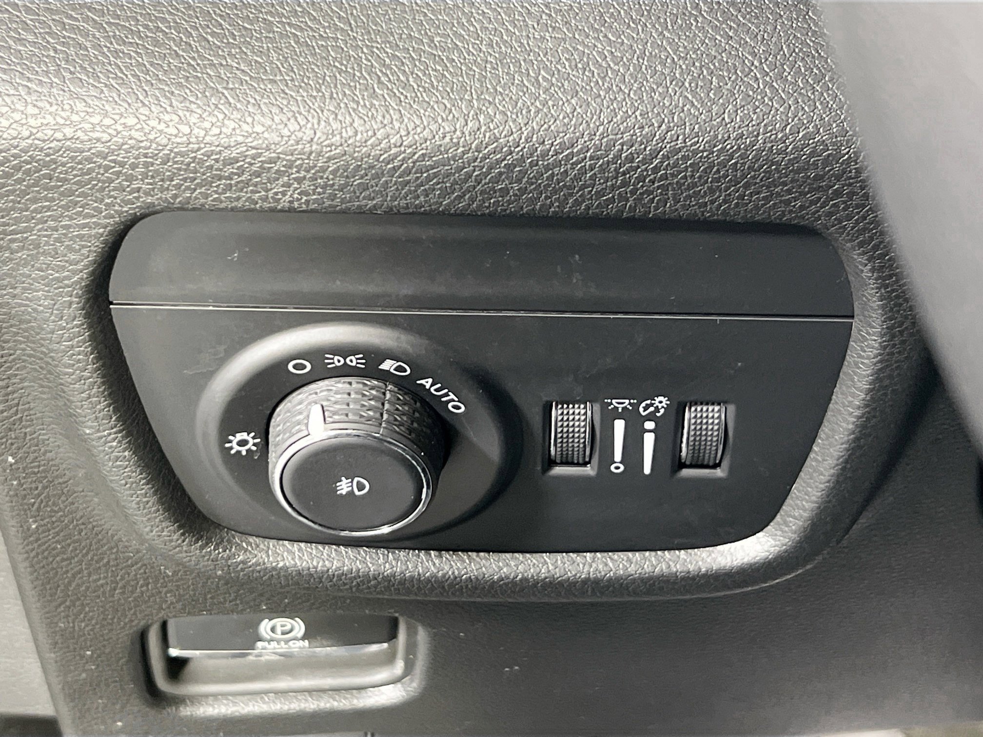 Used 2023 Jeep Grand Cherokee Limited AWD/4WD image 10