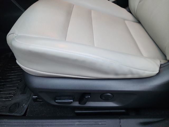 Used 2022 Nissan Rogue SV w/ SV Premium Package image 14