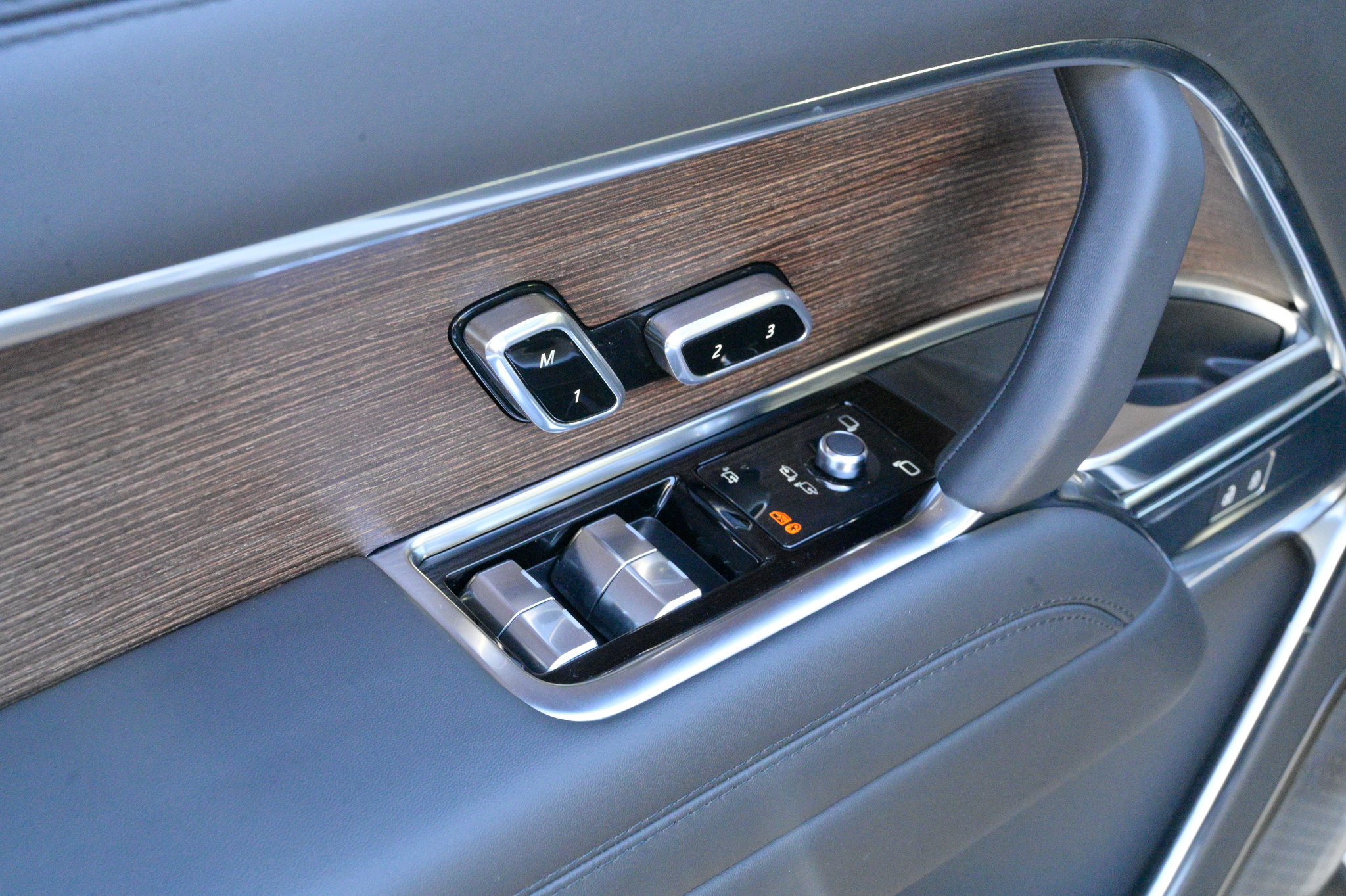 Used 2025 Land Rover Range Rover Long Wheelbase Autobiography image 20