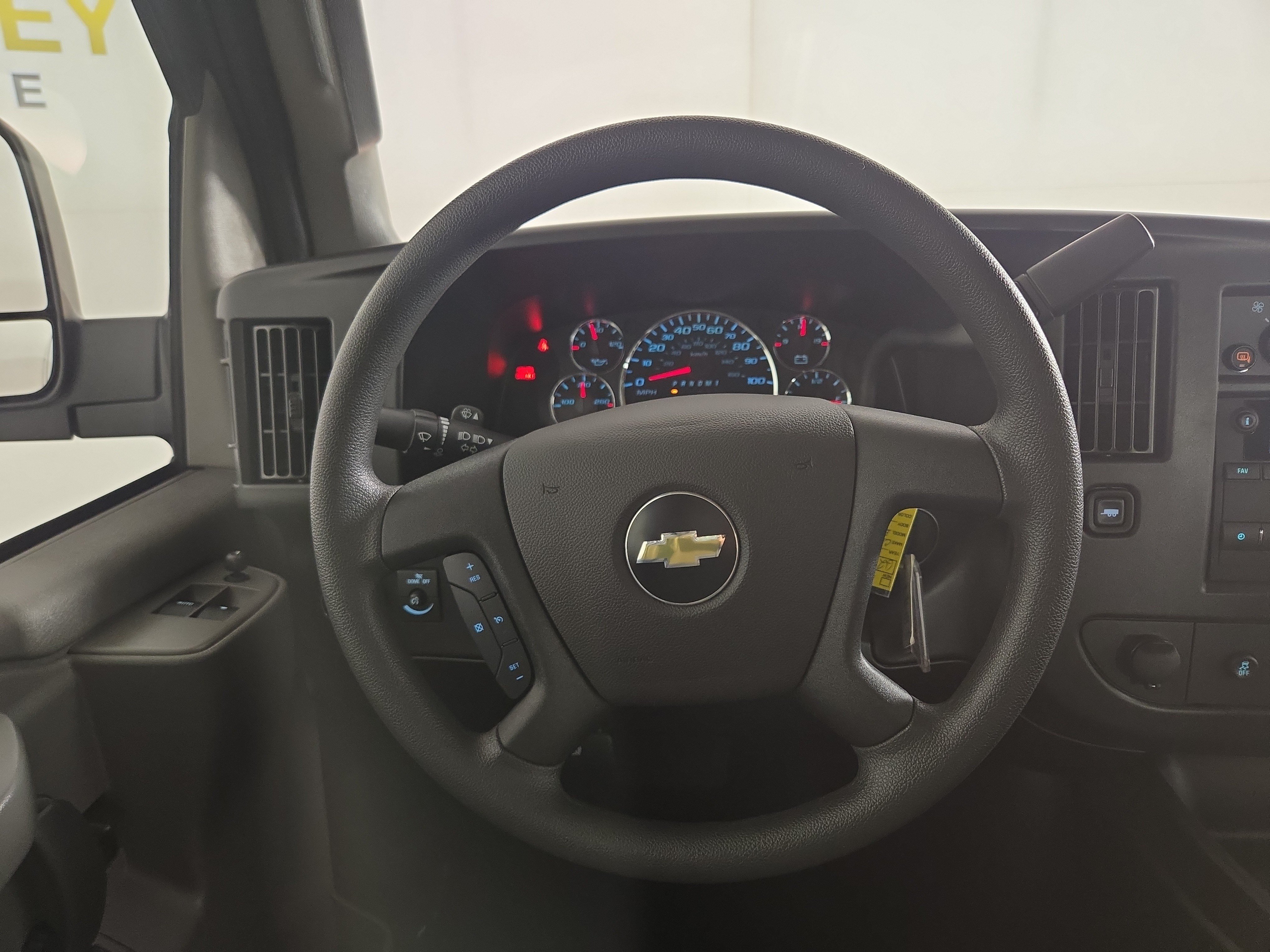 Certified 2025 Chevrolet Express 3500 LT w/ LT Preferred Equipment Group RWD image 15