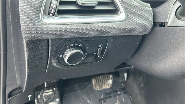 Used 2018 Chevrolet Cruze LT image 11