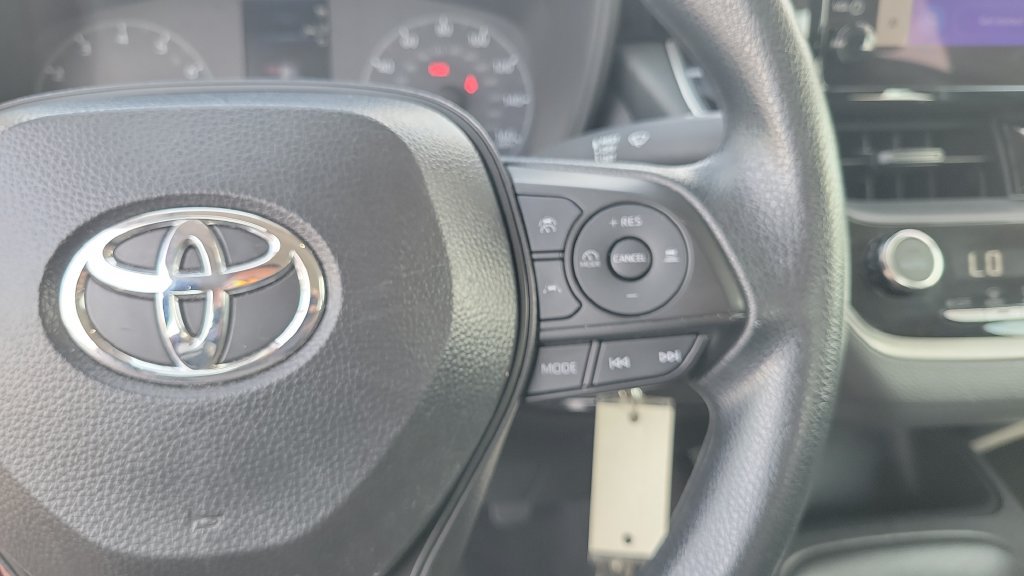 Used 2025 Toyota Corolla LE FWD image 21