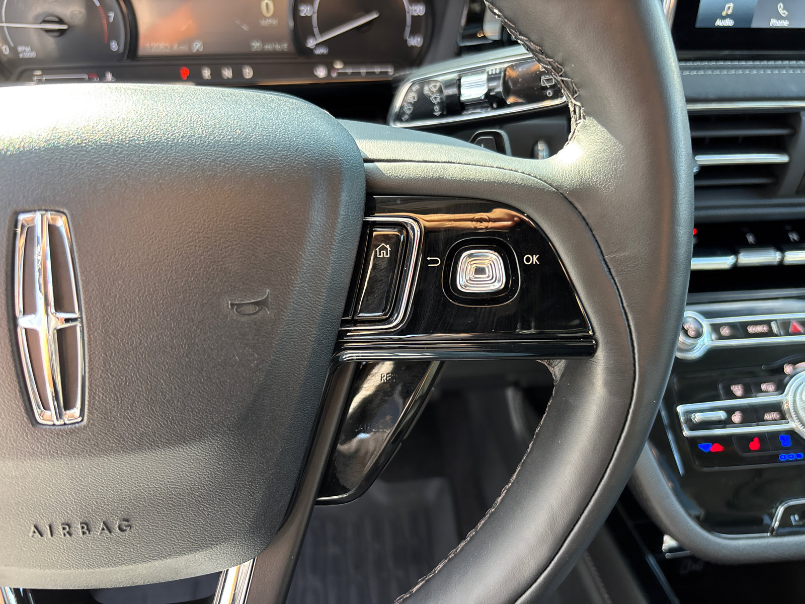 Certified 2022 Lincoln Corsair AWD w/ Premium Package image 18