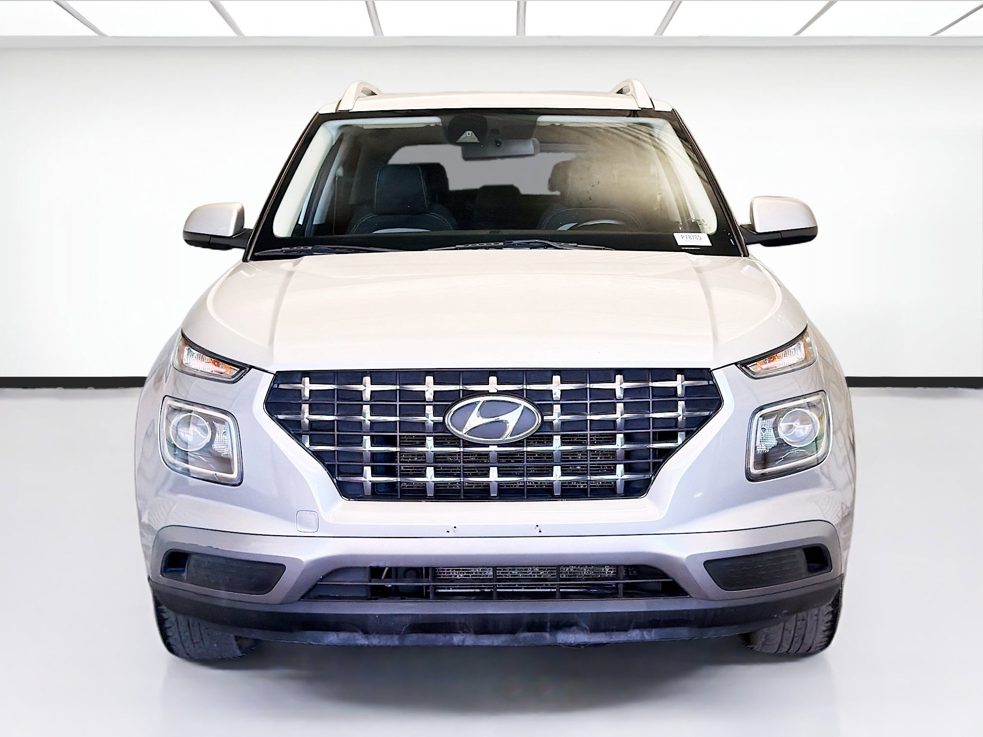 Used 2021 Hyundai Venue SEL FWD image 2