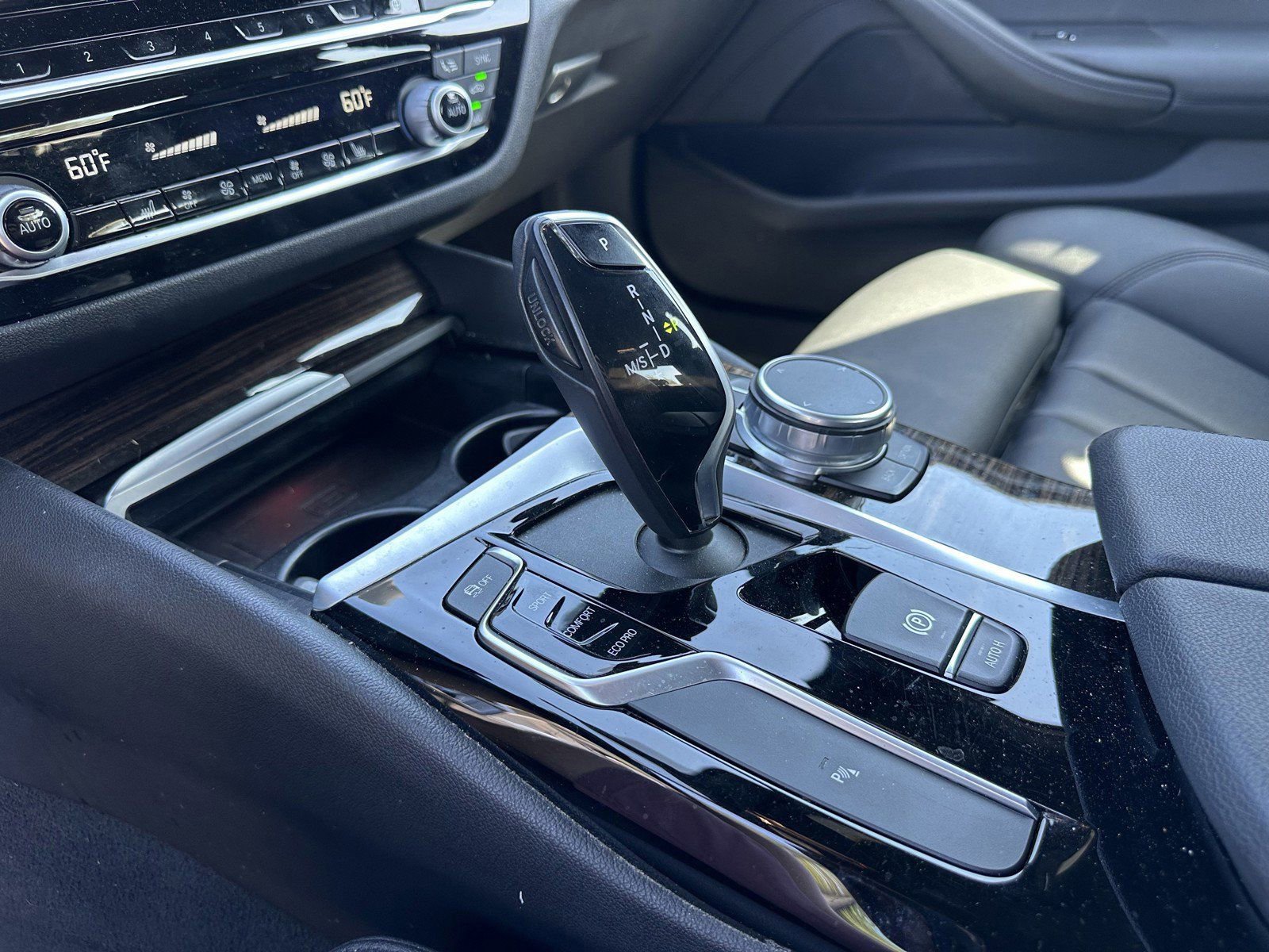 Used 2020 BMW 530i xDrive w/ Premium Package AWD/4WD image 27