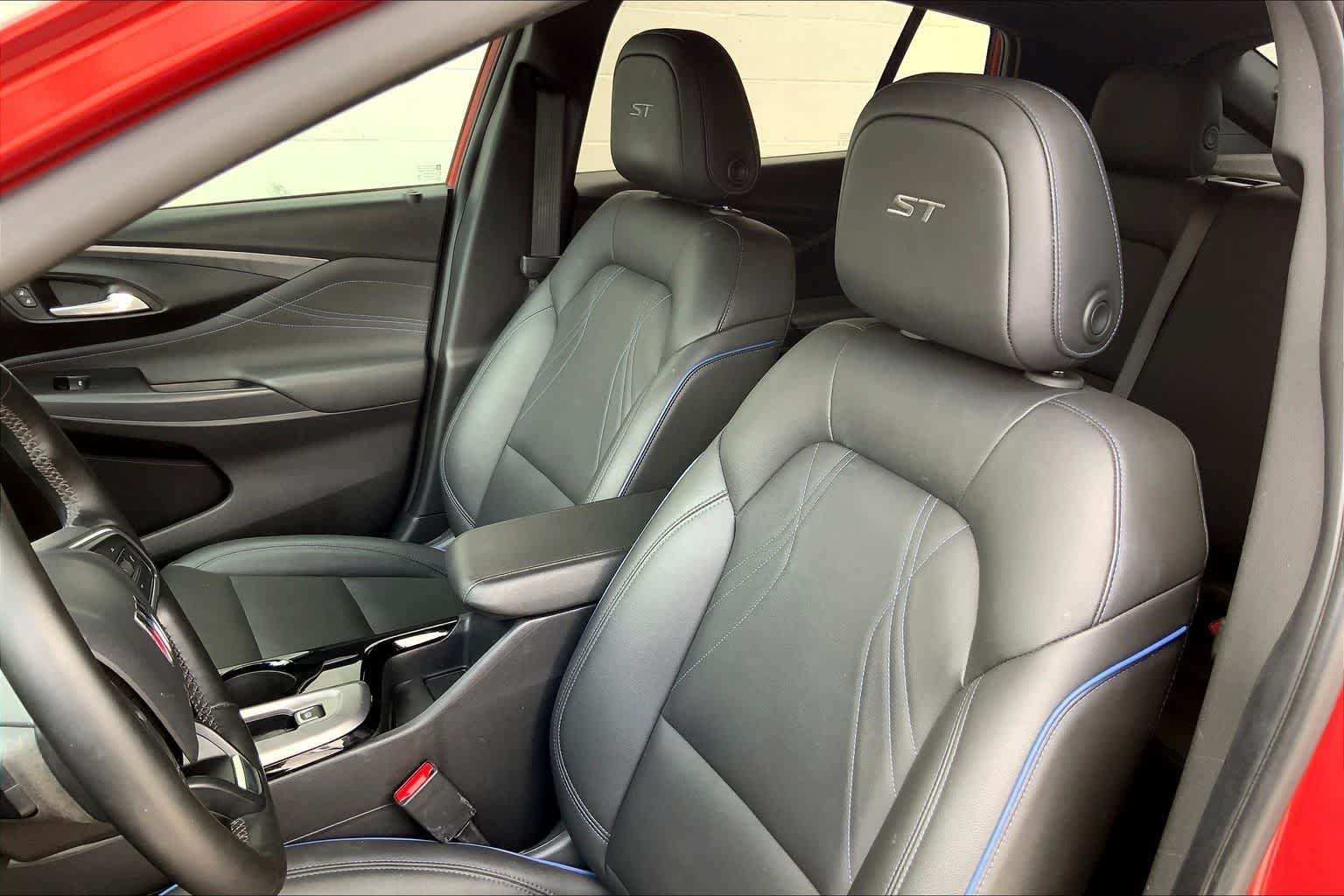 Used 2024 Buick Envista Sport Touring w/ Convenience II Package FWD image 11