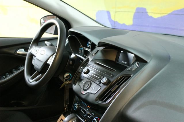 Used 2017 Ford Focus SE FWD image 11