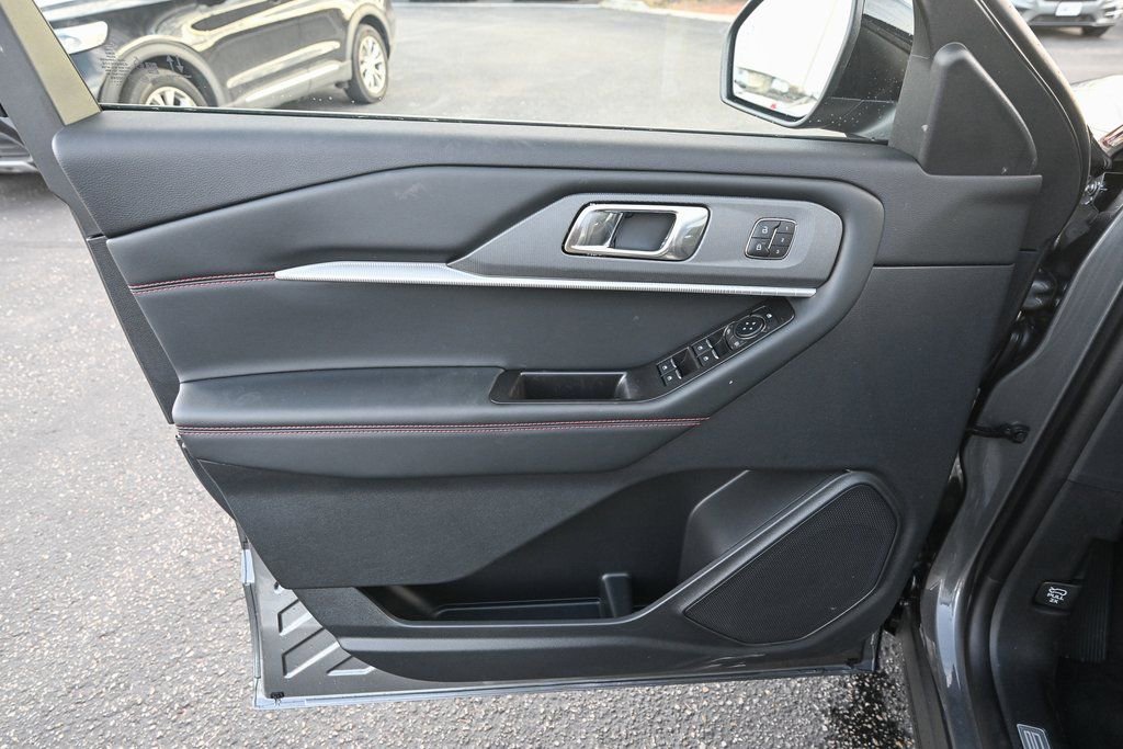 New 2026 Ford Explorer ST-Line w/ ST-Line Street Pack image 17