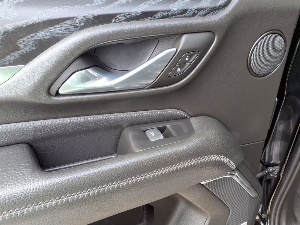 Used 2023 GMC Yukon XL Denali image 12