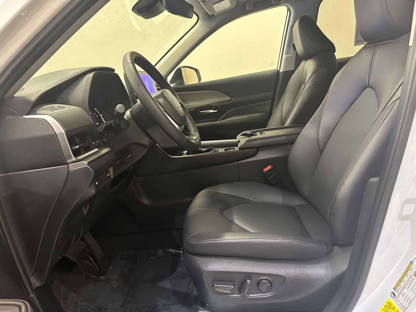 Certified 2025 Toyota Grand Highlander AWD Hybrid image 18
