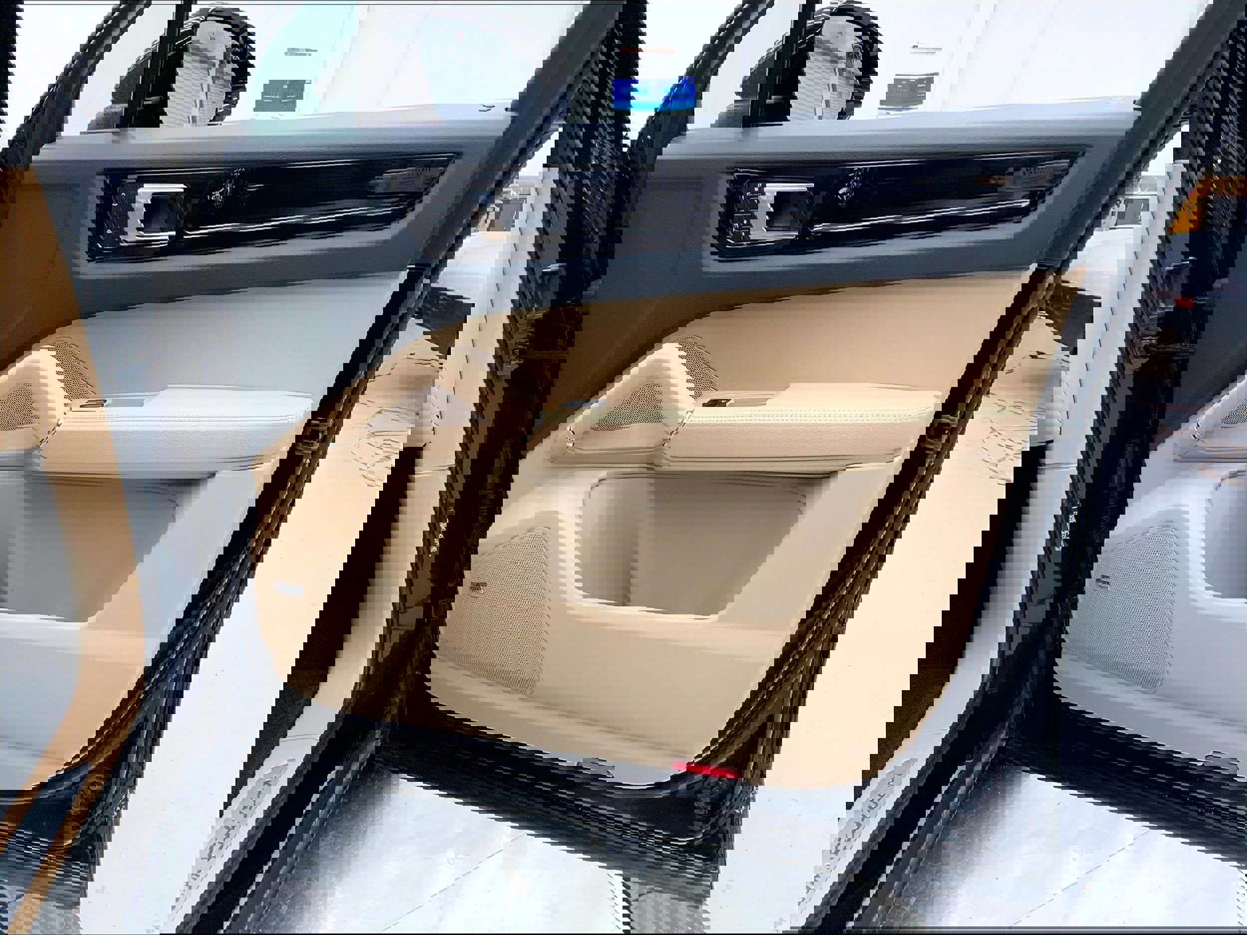 Used 2023 Porsche Cayenne Platinum Edition image 27