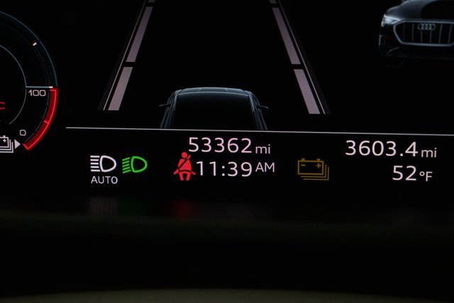 Used 2022 Audi e-tron Premium Plus w/ Premium Plus Package image 33