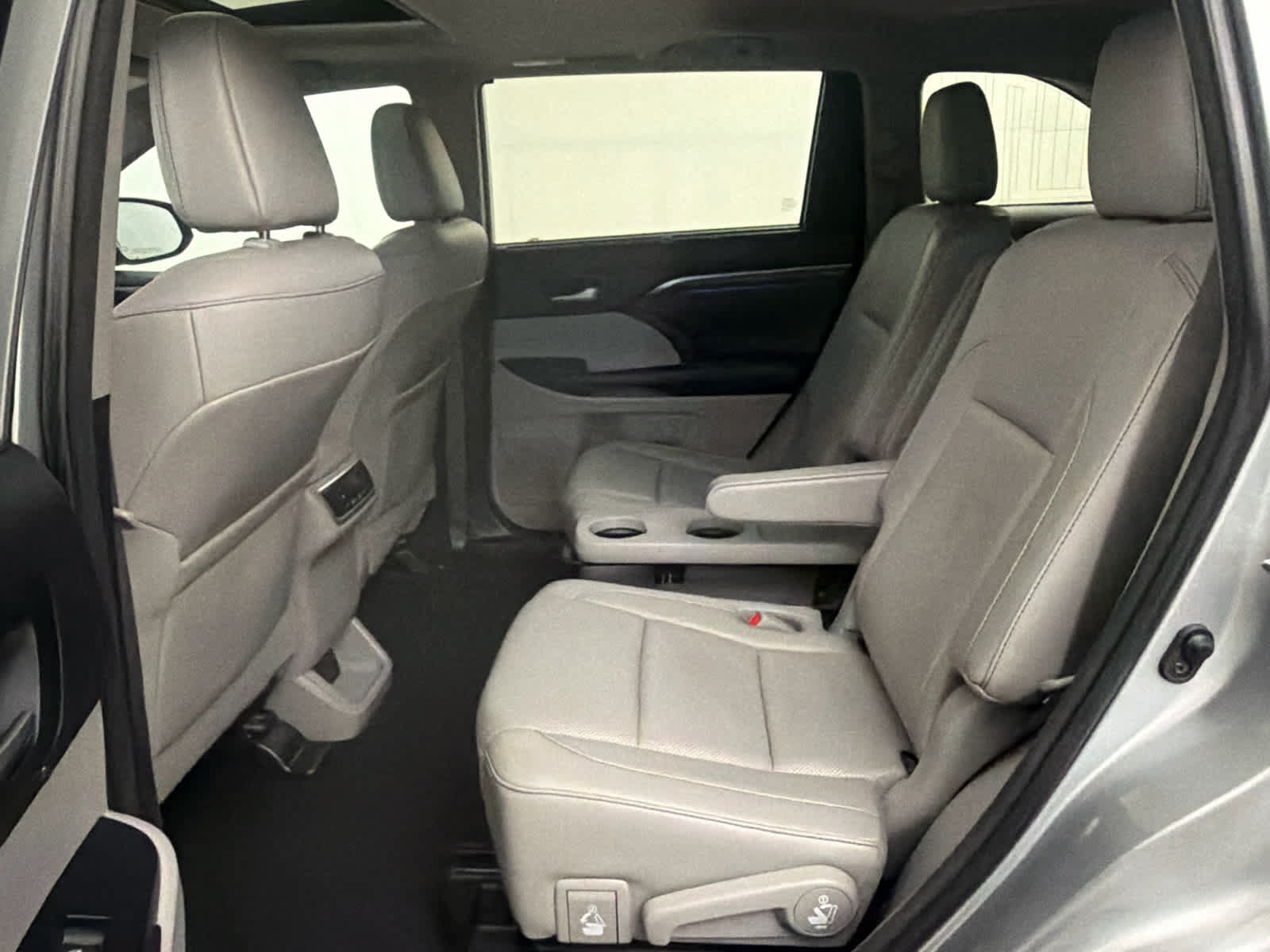 Used 2018 Toyota Highlander Limited AWD/4WD image 16
