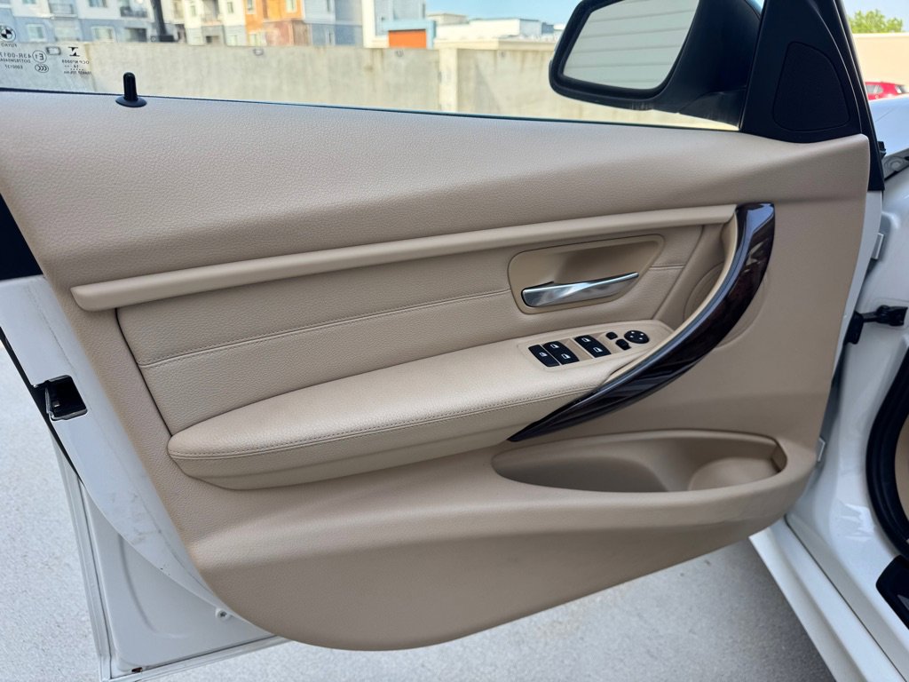 Used 2015 BMW 328i xDrive Wagon image 11